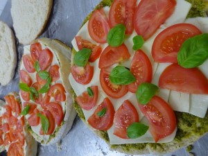 <b>Mozarella</b>, tomaat en pesto van basicilum